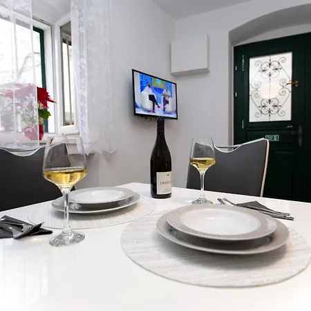 The Star Apartment *