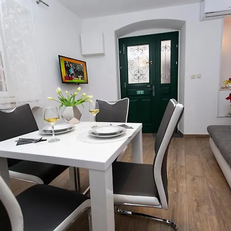 The Star Apartment